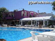 [P03] piscina hotel » foto by florip
 - 
<span class="allrVoted glyphicon glyphicon-heart hidden" id="av331576"></span>
<a class="m-l-10 hidden" id="sv331576" onclick="voting_Foto_DelVot(,331576,1334)" role="button">șterge vot <span class="glyphicon glyphicon-remove"></span></a>
<a id="v9331576" class=" c-red"  onclick="voting_Foto_SetVot(331576)" role="button"><span class="glyphicon glyphicon-heart-empty"></span> <b>LIKE</b> = Votează poza</a> <img class="hidden"  id="f331576W9" src="/imagini/loader.gif" border="0" /><span class="AjErrMes hidden" id="e331576ErM"></span>