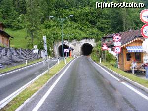 [P20] Tunelul de intrare, sau de iesire din Hallstadt dinspre Salzburg.  » foto by liviu49
 - 
<span class="allrVoted glyphicon glyphicon-heart hidden" id="av621001"></span>
<a class="m-l-10 hidden" id="sv621001" onclick="voting_Foto_DelVot(,621001,1383)" role="button">șterge vot <span class="glyphicon glyphicon-remove"></span></a>
<a id="v9621001" class=" c-red"  onclick="voting_Foto_SetVot(621001)" role="button"><span class="glyphicon glyphicon-heart-empty"></span> <b>LIKE</b> = Votează poza</a> <img class="hidden"  id="f621001W9" src="/imagini/loader.gif" border="0" /><span class="AjErrMes hidden" id="e621001ErM"></span>