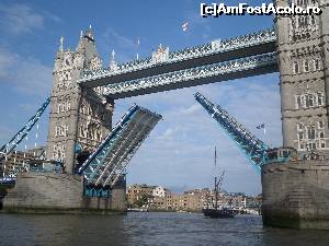 [P07] Tower Bridge deschis, vazut din barcuta cu care am realizat croaziera pe Tamisa » foto by ChocoGun
 - 
<span class="allrVoted glyphicon glyphicon-heart hidden" id="av621500"></span>
<a class="m-l-10 hidden" id="sv621500" onclick="voting_Foto_DelVot(,621500,1570)" role="button">șterge vot <span class="glyphicon glyphicon-remove"></span></a>
<a id="v9621500" class=" c-red"  onclick="voting_Foto_SetVot(621500)" role="button"><span class="glyphicon glyphicon-heart-empty"></span> <b>LIKE</b> = Votează poza</a> <img class="hidden"  id="f621500W9" src="/imagini/loader.gif" border="0" /><span class="AjErrMes hidden" id="e621500ErM"></span>