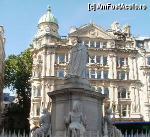 [P04] Saint Paul's Cathedral - statuia reginei Ana » foto by Dabator
 - 
<span class="allrVoted glyphicon glyphicon-heart hidden" id="av353329"></span>
<a class="m-l-10 hidden" id="sv353329" onclick="voting_Foto_DelVot(,353329,1570)" role="button">șterge vot <span class="glyphicon glyphicon-remove"></span></a>
<a id="v9353329" class=" c-red"  onclick="voting_Foto_SetVot(353329)" role="button"><span class="glyphicon glyphicon-heart-empty"></span> <b>LIKE</b> = Votează poza</a> <img class="hidden"  id="f353329W9" src="/imagini/loader.gif" border="0" /><span class="AjErrMes hidden" id="e353329ErM"></span>