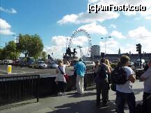 [P05] Statuia lui Boadicea. In fundal se vede London Eye. Daca treceti podul, veti putea ajunge la el. » foto by TraianS
 - 
<span class="allrVoted glyphicon glyphicon-heart hidden" id="av226698"></span>
<a class="m-l-10 hidden" id="sv226698" onclick="voting_Foto_DelVot(,226698,1570)" role="button">șterge vot <span class="glyphicon glyphicon-remove"></span></a>
<a id="v9226698" class=" c-red"  onclick="voting_Foto_SetVot(226698)" role="button"><span class="glyphicon glyphicon-heart-empty"></span> <b>LIKE</b> = Votează poza</a> <img class="hidden"  id="f226698W9" src="/imagini/loader.gif" border="0" /><span class="AjErrMes hidden" id="e226698ErM"></span>