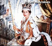 [P22] Elizabeth II la incoronare. In mana dreapta are Sceptrul Suveranului - il el se poate vedea Diamantul Steau Africii. In mana stanga tine 'The Orb' - globul de aur. Pe cap are coroana The Imperial State Crown. Poza luata de pe net. » foto by TraianS
 - 
<span class="allrVoted glyphicon glyphicon-heart hidden" id="av233700"></span>
<a class="m-l-10 hidden" id="sv233700" onclick="voting_Foto_DelVot(,233700,1570)" role="button">șterge vot <span class="glyphicon glyphicon-remove"></span></a>
<a id="v9233700" class=" c-red"  onclick="voting_Foto_SetVot(233700)" role="button"><span class="glyphicon glyphicon-heart-empty"></span> <b>LIKE</b> = Votează poza</a> <img class="hidden"  id="f233700W9" src="/imagini/loader.gif" border="0" /><span class="AjErrMes hidden" id="e233700ErM"></span>