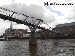 [P70] milenium bridge vazut de pe tamisa » foto by dan sorin
 - 
<span class="allrVoted glyphicon glyphicon-heart hidden" id="av420911"></span>
<a class="m-l-10 hidden" id="sv420911" onclick="voting_Foto_DelVot(,420911,1570)" role="button">șterge vot <span class="glyphicon glyphicon-remove"></span></a>
<a id="v9420911" class=" c-red"  onclick="voting_Foto_SetVot(420911)" role="button"><span class="glyphicon glyphicon-heart-empty"></span> <b>LIKE</b> = Votează poza</a> <img class="hidden"  id="f420911W9" src="/imagini/loader.gif" border="0" /><span class="AjErrMes hidden" id="e420911ErM"></span>