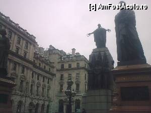 [P12] Statuia lui Sidney Herbert, ministrul de război în perioada Războiului din Crimeea. Londra, Anglia. » foto by traian.leuca †
 - 
<span class="allrVoted glyphicon glyphicon-heart hidden" id="av413428"></span>
<a class="m-l-10 hidden" id="sv413428" onclick="voting_Foto_DelVot(,413428,1570)" role="button">șterge vot <span class="glyphicon glyphicon-remove"></span></a>
<a id="v9413428" class=" c-red"  onclick="voting_Foto_SetVot(413428)" role="button"><span class="glyphicon glyphicon-heart-empty"></span> <b>LIKE</b> = Votează poza</a> <img class="hidden"  id="f413428W9" src="/imagini/loader.gif" border="0" /><span class="AjErrMes hidden" id="e413428ErM"></span>