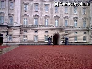 [P02] De gardă la Palatul Buckingham. Londra, Anglia.  » foto by traian.leuca †
 - 
<span class="allrVoted glyphicon glyphicon-heart hidden" id="av413418"></span>
<a class="m-l-10 hidden" id="sv413418" onclick="voting_Foto_DelVot(,413418,1570)" role="button">șterge vot <span class="glyphicon glyphicon-remove"></span></a>
<a id="v9413418" class=" c-red"  onclick="voting_Foto_SetVot(413418)" role="button"><span class="glyphicon glyphicon-heart-empty"></span> <b>LIKE</b> = Votează poza</a> <img class="hidden"  id="f413418W9" src="/imagini/loader.gif" border="0" /><span class="AjErrMes hidden" id="e413418ErM"></span>