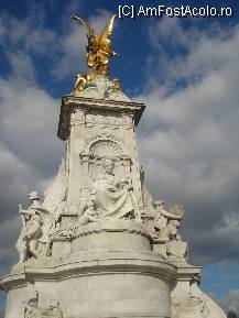 [P66] Buckingham Palace » foto by baypkee
 - 
<span class="allrVoted glyphicon glyphicon-heart hidden" id="av71090"></span>
<a class="m-l-10 hidden" id="sv71090" onclick="voting_Foto_DelVot(,71090,1570)" role="button">șterge vot <span class="glyphicon glyphicon-remove"></span></a>
<a id="v971090" class=" c-red"  onclick="voting_Foto_SetVot(71090)" role="button"><span class="glyphicon glyphicon-heart-empty"></span> <b>LIKE</b> = Votează poza</a> <img class="hidden"  id="f71090W9" src="/imagini/loader.gif" border="0" /><span class="AjErrMes hidden" id="e71090ErM"></span>