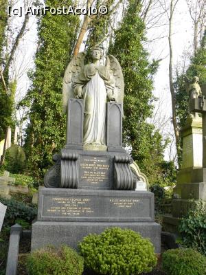 [P18] Highgate Cemetery » foto by Silvia30*
 - 
<span class="allrVoted glyphicon glyphicon-heart hidden" id="av730394"></span>
<a class="m-l-10 hidden" id="sv730394" onclick="voting_Foto_DelVot(,730394,1570)" role="button">șterge vot <span class="glyphicon glyphicon-remove"></span></a>
<a id="v9730394" class=" c-red"  onclick="voting_Foto_SetVot(730394)" role="button"><span class="glyphicon glyphicon-heart-empty"></span> <b>LIKE</b> = Votează poza</a> <img class="hidden"  id="f730394W9" src="/imagini/loader.gif" border="0" /><span class="AjErrMes hidden" id="e730394ErM"></span>