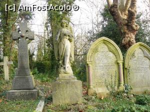 [P20] Highgate Cemetery » foto by Silvia30*
 - 
<span class="allrVoted glyphicon glyphicon-heart hidden" id="av730396"></span>
<a class="m-l-10 hidden" id="sv730396" onclick="voting_Foto_DelVot(,730396,1570)" role="button">șterge vot <span class="glyphicon glyphicon-remove"></span></a>
<a id="v9730396" class=" c-red"  onclick="voting_Foto_SetVot(730396)" role="button"><span class="glyphicon glyphicon-heart-empty"></span> <b>LIKE</b> = Votează poza</a> <img class="hidden"  id="f730396W9" src="/imagini/loader.gif" border="0" /><span class="AjErrMes hidden" id="e730396ErM"></span>