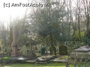 [P24] Highgate Cemetery » foto by Silvia30*
 - 
<span class="allrVoted glyphicon glyphicon-heart hidden" id="av730400"></span>
<a class="m-l-10 hidden" id="sv730400" onclick="voting_Foto_DelVot(,730400,1570)" role="button">șterge vot <span class="glyphicon glyphicon-remove"></span></a>
<a id="v9730400" class=" c-red"  onclick="voting_Foto_SetVot(730400)" role="button"><span class="glyphicon glyphicon-heart-empty"></span> <b>LIKE</b> = Votează poza</a> <img class="hidden"  id="f730400W9" src="/imagini/loader.gif" border="0" /><span class="AjErrMes hidden" id="e730400ErM"></span>