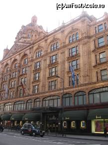 [P37] Magazinul Harrod's exterior » foto by Michi
 - 
<span class="allrVoted glyphicon glyphicon-heart hidden" id="av162594"></span>
<a class="m-l-10 hidden" id="sv162594" onclick="voting_Foto_DelVot(,162594,1570)" role="button">șterge vot <span class="glyphicon glyphicon-remove"></span></a>
<a id="v9162594" class=" c-red"  onclick="voting_Foto_SetVot(162594)" role="button"><span class="glyphicon glyphicon-heart-empty"></span> <b>LIKE</b> = Votează poza</a> <img class="hidden"  id="f162594W9" src="/imagini/loader.gif" border="0" /><span class="AjErrMes hidden" id="e162594ErM"></span>