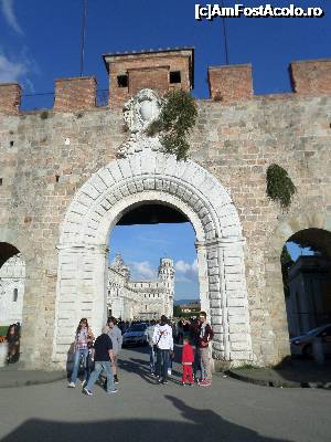 [P02] poarta de intrare a turistilor in Campo dei Miracoli » foto by amero
 - 
<span class="allrVoted glyphicon glyphicon-heart hidden" id="av697670"></span>
<a class="m-l-10 hidden" id="sv697670" onclick="voting_Foto_DelVot(,697670,1574)" role="button">șterge vot <span class="glyphicon glyphicon-remove"></span></a>
<a id="v9697670" class=" c-red"  onclick="voting_Foto_SetVot(697670)" role="button"><span class="glyphicon glyphicon-heart-empty"></span> <b>LIKE</b> = Votează poza</a> <img class="hidden"  id="f697670W9" src="/imagini/loader.gif" border="0" /><span class="AjErrMes hidden" id="e697670ErM"></span>