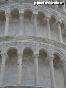 [P05] Pisa - Torre Pendente sau Turnul Garisenda - aceste coloane se intalnesc si la Dom si la Baptisteriu » foto by Diaura*
 - 
<span class="allrVoted glyphicon glyphicon-heart hidden" id="av138362"></span>
<a class="m-l-10 hidden" id="sv138362" onclick="voting_Foto_DelVot(,138362,1574)" role="button">șterge vot <span class="glyphicon glyphicon-remove"></span></a>
<a id="v9138362" class=" c-red"  onclick="voting_Foto_SetVot(138362)" role="button"><span class="glyphicon glyphicon-heart-empty"></span> <b>LIKE</b> = Votează poza</a> <img class="hidden"  id="f138362W9" src="/imagini/loader.gif" border="0" /><span class="AjErrMes hidden" id="e138362ErM"></span>