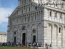 [P01] Pisa- Caterdrala di Santa Maria Assunta- fatada cu cele trei usi.Acum turistii intra pe usa din dreapta » foto by Diaura*
 - 
<span class="allrVoted glyphicon glyphicon-heart hidden" id="av139543"></span>
<a class="m-l-10 hidden" id="sv139543" onclick="voting_Foto_DelVot(,139543,1574)" role="button">șterge vot <span class="glyphicon glyphicon-remove"></span></a>
<a id="v9139543" class=" c-red"  onclick="voting_Foto_SetVot(139543)" role="button"><span class="glyphicon glyphicon-heart-empty"></span> <b>LIKE</b> = Votează poza</a> <img class="hidden"  id="f139543W9" src="/imagini/loader.gif" border="0" /><span class="AjErrMes hidden" id="e139543ErM"></span>