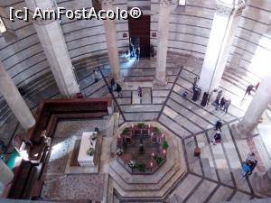 [P22] Battistero di San Giovanni (Baptisteriul Sfântului Ion), unde au loc ceremoniile pentru botezuri. Aici se află două obiecte de artă importante: Amvonul și Cristelnița de botez.  » foto by Aurici
 - 
<span class="allrVoted glyphicon glyphicon-heart hidden" id="av978994"></span>
<a class="m-l-10 hidden" id="sv978994" onclick="voting_Foto_DelVot(,978994,1574)" role="button">șterge vot <span class="glyphicon glyphicon-remove"></span></a>
<a id="v9978994" class=" c-red"  onclick="voting_Foto_SetVot(978994)" role="button"><span class="glyphicon glyphicon-heart-empty"></span> <b>LIKE</b> = Votează poza</a> <img class="hidden"  id="f978994W9" src="/imagini/loader.gif" border="0" /><span class="AjErrMes hidden" id="e978994ErM"></span>