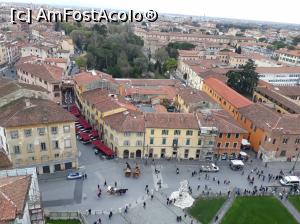 [P27] Vedere din Turnul din Pisa. La restaurantul cu umbreluțe grena am mâncat în prima seară.  » foto by Aurici
 - 
<span class="allrVoted glyphicon glyphicon-heart hidden" id="av978999"></span>
<a class="m-l-10 hidden" id="sv978999" onclick="voting_Foto_DelVot(,978999,1574)" role="button">șterge vot <span class="glyphicon glyphicon-remove"></span></a>
<a id="v9978999" class=" c-red"  onclick="voting_Foto_SetVot(978999)" role="button"><span class="glyphicon glyphicon-heart-empty"></span> <b>LIKE</b> = Votează poza</a> <img class="hidden"  id="f978999W9" src="/imagini/loader.gif" border="0" /><span class="AjErrMes hidden" id="e978999ErM"></span>