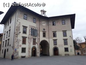 [P36] Palazzo dell’Orologio (Palatul Orologiului), unde se află sediul bibliotecii Universității din Pisa. Tot în Piazza dei Cavalieri.  » foto by Aurici
 - 
<span class="allrVoted glyphicon glyphicon-heart hidden" id="av979008"></span>
<a class="m-l-10 hidden" id="sv979008" onclick="voting_Foto_DelVot(,979008,1574)" role="button">șterge vot <span class="glyphicon glyphicon-remove"></span></a>
<a id="v9979008" class=" c-red"  onclick="voting_Foto_SetVot(979008)" role="button"><span class="glyphicon glyphicon-heart-empty"></span> <b>LIKE</b> = Votează poza</a> <img class="hidden"  id="f979008W9" src="/imagini/loader.gif" border="0" /><span class="AjErrMes hidden" id="e979008ErM"></span>