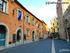 [P11] Palazzo dei Giurati (1704) care acum adăposteşte Municipiul oraşului Taormina- in stanga » foto by GabrielaG
 - 
<span class="allrVoted glyphicon glyphicon-heart hidden" id="av604602"></span>
<a class="m-l-10 hidden" id="sv604602" onclick="voting_Foto_DelVot(,604602,1579)" role="button">șterge vot <span class="glyphicon glyphicon-remove"></span></a>
<a id="v9604602" class=" c-red"  onclick="voting_Foto_SetVot(604602)" role="button"><span class="glyphicon glyphicon-heart-empty"></span> <b>LIKE</b> = Votează poza</a> <img class="hidden"  id="f604602W9" src="/imagini/loader.gif" border="0" /><span class="AjErrMes hidden" id="e604602ErM"></span>