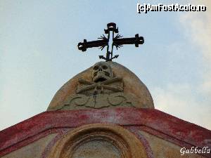 [P06] Se spune că pe vremuri acolo era şi un cimitir şi pentru a „marca” existenţa acelui cimitir s-au pus capul de mort » foto by GabrielaG
 - 
<span class="allrVoted glyphicon glyphicon-heart hidden" id="av604597"></span>
<a class="m-l-10 hidden" id="sv604597" onclick="voting_Foto_DelVot(,604597,1579)" role="button">șterge vot <span class="glyphicon glyphicon-remove"></span></a>
<a id="v9604597" class=" c-red"  onclick="voting_Foto_SetVot(604597)" role="button"><span class="glyphicon glyphicon-heart-empty"></span> <b>LIKE</b> = Votează poza</a> <img class="hidden"  id="f604597W9" src="/imagini/loader.gif" border="0" /><span class="AjErrMes hidden" id="e604597ErM"></span>