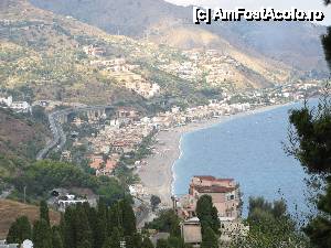 [P09] Imagine surprinsa din funicularul ce face legatura Taormina-Mazzaro » foto by vlado2
 - 
<span class="allrVoted glyphicon glyphicon-heart hidden" id="av453355"></span>
<a class="m-l-10 hidden" id="sv453355" onclick="voting_Foto_DelVot(,453355,1579)" role="button">șterge vot <span class="glyphicon glyphicon-remove"></span></a>
<a id="v9453355" class=" c-red"  onclick="voting_Foto_SetVot(453355)" role="button"><span class="glyphicon glyphicon-heart-empty"></span> <b>LIKE</b> = Votează poza</a> <img class="hidden"  id="f453355W9" src="/imagini/loader.gif" border="0" /><span class="AjErrMes hidden" id="e453355ErM"></span>