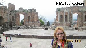 [P10] Taormina-Teatrul grec apoi roman, mare, ingrijit, multi turisti mai ales scoli din Franta si din alte localitati din Italia.  » foto by olga
 - 
<span class="allrVoted glyphicon glyphicon-heart hidden" id="av620796"></span>
<a class="m-l-10 hidden" id="sv620796" onclick="voting_Foto_DelVot(,620796,1579)" role="button">șterge vot <span class="glyphicon glyphicon-remove"></span></a>
<a id="v9620796" class=" c-red"  onclick="voting_Foto_SetVot(620796)" role="button"><span class="glyphicon glyphicon-heart-empty"></span> <b>LIKE</b> = Votează poza</a> <img class="hidden"  id="f620796W9" src="/imagini/loader.gif" border="0" /><span class="AjErrMes hidden" id="e620796ErM"></span>