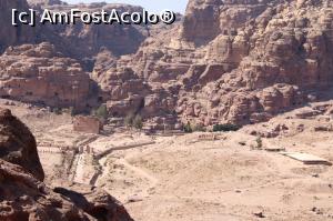 [P82] Petra, Drumul spre Trezoreria văzută de sus, Petra văzută de sus, în dreapta acoperișul Bisericii Bizantine, în stânga Strada Coloanelor » foto by mprofeanu
 - 
<span class="allrVoted glyphicon glyphicon-heart hidden" id="av923799"></span>
<a class="m-l-10 hidden" id="sv923799" onclick="voting_Foto_DelVot(,923799,1615)" role="button">șterge vot <span class="glyphicon glyphicon-remove"></span></a>
<a id="v9923799" class=" c-red"  onclick="voting_Foto_SetVot(923799)" role="button"><span class="glyphicon glyphicon-heart-empty"></span> <b>LIKE</b> = Votează poza</a> <img class="hidden"  id="f923799W9" src="/imagini/loader.gif" border="0" /><span class="AjErrMes hidden" id="e923799ErM"></span>