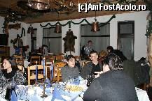 [P08] Clipe de relaxare în restaurantul pensiunii Katharina. Alex (Alex_Macedo) se întreţine cu familia Iordăchescu (cc_iordachescu) » foto by Costi
 - 
<span class="allrVoted glyphicon glyphicon-heart hidden" id="av50357"></span>
<a class="m-l-10 hidden" id="sv50357" onclick="voting_Foto_DelVot(,50357,1617)" role="button">șterge vot <span class="glyphicon glyphicon-remove"></span></a>
<a id="v950357" class=" c-red"  onclick="voting_Foto_SetVot(50357)" role="button"><span class="glyphicon glyphicon-heart-empty"></span> <b>LIKE</b> = Votează poza</a> <img class="hidden"  id="f50357W9" src="/imagini/loader.gif" border="0" /><span class="AjErrMes hidden" id="e50357ErM"></span>
