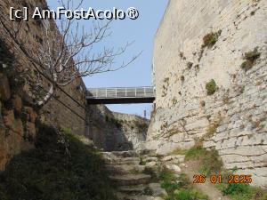 [P40] Lacoste, zona în ruine a castelului, pasarela de intrare în curtea castelului » foto by Yolanda
 - 
<span class="allrVoted glyphicon glyphicon-heart hidden" id="av1469961"></span>
<a class="m-l-10 hidden" id="sv1469961" onclick="voting_Foto_DelVot(,1469961,1628)" role="button">șterge vot <span class="glyphicon glyphicon-remove"></span></a>
<a id="v91469961" class=" c-red"  onclick="voting_Foto_SetVot(1469961)" role="button"><span class="glyphicon glyphicon-heart-empty"></span> <b>LIKE</b> = Votează poza</a> <img class="hidden"  id="f1469961W9" src="/imagini/loader.gif" border="0" /><span class="AjErrMes hidden" id="e1469961ErM"></span>