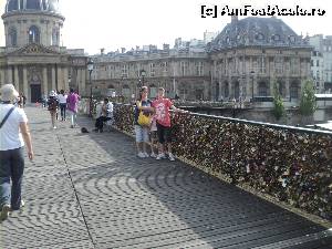 [P16] Pont des Arts » foto by roxi-nico
 - 
<span class="allrVoted glyphicon glyphicon-heart hidden" id="av541154"></span>
<a class="m-l-10 hidden" id="sv541154" onclick="voting_Foto_DelVot(,541154,1684)" role="button">șterge vot <span class="glyphicon glyphicon-remove"></span></a>
<a id="v9541154" class=" c-red"  onclick="voting_Foto_SetVot(541154)" role="button"><span class="glyphicon glyphicon-heart-empty"></span> <b>LIKE</b> = Votează poza</a> <img class="hidden"  id="f541154W9" src="/imagini/loader.gif" border="0" /><span class="AjErrMes hidden" id="e541154ErM"></span>