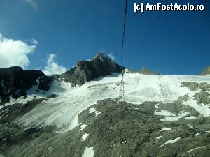 [P02] Din telecabina spre Kitzsteinhorn - se vede celebrul cel mai inalt stalp » foto by saxonul
 - 
<span class="allrVoted glyphicon glyphicon-heart hidden" id="av379385"></span>
<a class="m-l-10 hidden" id="sv379385" onclick="voting_Foto_DelVot(,379385,1732)" role="button">șterge vot <span class="glyphicon glyphicon-remove"></span></a>
<a id="v9379385" class=" c-red"  onclick="voting_Foto_SetVot(379385)" role="button"><span class="glyphicon glyphicon-heart-empty"></span> <b>LIKE</b> = Votează poza</a> <img class="hidden"  id="f379385W9" src="/imagini/loader.gif" border="0" /><span class="AjErrMes hidden" id="e379385ErM"></span>