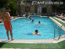 [P11] Piscina, iar in capat se poate vedea si mica piscina pt copii » foto by roxxie
 - 
<span class="allrVoted glyphicon glyphicon-heart hidden" id="av101330"></span>
<a class="m-l-10 hidden" id="sv101330" onclick="voting_Foto_DelVot(,101330,1788)" role="button">șterge vot <span class="glyphicon glyphicon-remove"></span></a>
<a id="v9101330" class=" c-red"  onclick="voting_Foto_SetVot(101330)" role="button"><span class="glyphicon glyphicon-heart-empty"></span> <b>LIKE</b> = Votează poza</a> <img class="hidden"  id="f101330W9" src="/imagini/loader.gif" border="0" /><span class="AjErrMes hidden" id="e101330ErM"></span>