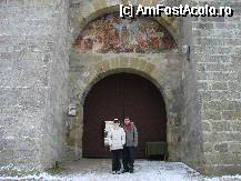 [P07] Deasupra bolţii de la poarta de intrare se află o nişă în semicerc, pictată cu Învierea. Deasupra porţii de la intrare, se află două caturi cu camere. » foto by ms65
 - 
<span class="allrVoted glyphicon glyphicon-heart hidden" id="av47781"></span>
<a class="m-l-10 hidden" id="sv47781" onclick="voting_Foto_DelVot(,47781,1792)" role="button">șterge vot <span class="glyphicon glyphicon-remove"></span></a>
<a id="v947781" class=" c-red"  onclick="voting_Foto_SetVot(47781)" role="button"><span class="glyphicon glyphicon-heart-empty"></span> <b>LIKE</b> = Votează poza</a> <img class="hidden"  id="f47781W9" src="/imagini/loader.gif" border="0" /><span class="AjErrMes hidden" id="e47781ErM"></span>