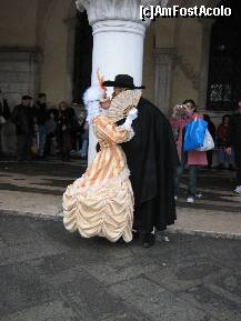 [P05] Costume pe strazile Venetiei la carnaval » foto by luciaoradea
 - 
<span class="allrVoted glyphicon glyphicon-heart hidden" id="av169483"></span>
<a class="m-l-10 hidden" id="sv169483" onclick="voting_Foto_DelVot(,169483,1793)" role="button">șterge vot <span class="glyphicon glyphicon-remove"></span></a>
<a id="v9169483" class=" c-red"  onclick="voting_Foto_SetVot(169483)" role="button"><span class="glyphicon glyphicon-heart-empty"></span> <b>LIKE</b> = Votează poza</a> <img class="hidden"  id="f169483W9" src="/imagini/loader.gif" border="0" /><span class="AjErrMes hidden" id="e169483ErM"></span>