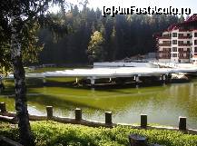 [P35] Poiana Brașov - o frumoasă parcare amenajată pe lacul Miorița, în zona Hotelului Aurelius » foto by mariana.olaru
 - 
<span class="allrVoted glyphicon glyphicon-heart hidden" id="av301548"></span>
<a class="m-l-10 hidden" id="sv301548" onclick="voting_Foto_DelVot(,301548,1821)" role="button">șterge vot <span class="glyphicon glyphicon-remove"></span></a>
<a id="v9301548" class=" c-red"  onclick="voting_Foto_SetVot(301548)" role="button"><span class="glyphicon glyphicon-heart-empty"></span> <b>LIKE</b> = Votează poza</a> <img class="hidden"  id="f301548W9" src="/imagini/loader.gif" border="0" /><span class="AjErrMes hidden" id="e301548ErM"></span>