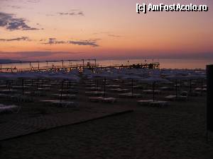 [P06] plaja hotelului cu sezlonguri la rasarit de soare » foto by kawa
 - 
<span class="allrVoted glyphicon glyphicon-heart hidden" id="av342085"></span>
<a class="m-l-10 hidden" id="sv342085" onclick="voting_Foto_DelVot(,342085,1853)" role="button">șterge vot <span class="glyphicon glyphicon-remove"></span></a>
<a id="v9342085" class=" c-red"  onclick="voting_Foto_SetVot(342085)" role="button"><span class="glyphicon glyphicon-heart-empty"></span> <b>LIKE</b> = Votează poza</a> <img class="hidden"  id="f342085W9" src="/imagini/loader.gif" border="0" /><span class="AjErrMes hidden" id="e342085ErM"></span>
