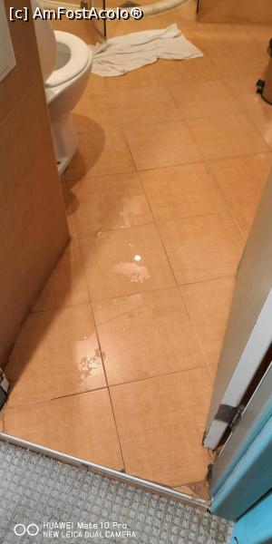 [P04] Apa de la dush iese pana in camera » foto by Mihai87
 - 
<span class="allrVoted glyphicon glyphicon-heart hidden" id="av1087658"></span>
<a class="m-l-10 hidden" id="sv1087658" onclick="voting_Foto_DelVot(,1087658,1869)" role="button">șterge vot <span class="glyphicon glyphicon-remove"></span></a>
<a id="v91087658" class=" c-red"  onclick="voting_Foto_SetVot(1087658)" role="button"><span class="glyphicon glyphicon-heart-empty"></span> <b>LIKE</b> = Votează poza</a> <img class="hidden"  id="f1087658W9" src="/imagini/loader.gif" border="0" /><span class="AjErrMes hidden" id="e1087658ErM"></span>