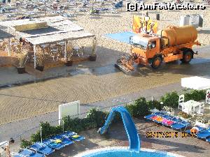 [P04] Masina spala trotuarul in fiecare dimineata.  » foto by vali.ilie
 - 
<span class="allrVoted glyphicon glyphicon-heart hidden" id="av649328"></span>
<a class="m-l-10 hidden" id="sv649328" onclick="voting_Foto_DelVot(,649328,1869)" role="button">șterge vot <span class="glyphicon glyphicon-remove"></span></a>
<a id="v9649328" class=" c-red"  onclick="voting_Foto_SetVot(649328)" role="button"><span class="glyphicon glyphicon-heart-empty"></span> <b>LIKE</b> = Votează poza</a> <img class="hidden"  id="f649328W9" src="/imagini/loader.gif" border="0" /><span class="AjErrMes hidden" id="e649328ErM"></span>