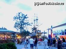 [P17] Multa agitatie in centrul statiunii » foto by Klaudyia
 - 
<span class="allrVoted glyphicon glyphicon-heart hidden" id="av293272"></span>
<a class="m-l-10 hidden" id="sv293272" onclick="voting_Foto_DelVot(,293272,1869)" role="button">șterge vot <span class="glyphicon glyphicon-remove"></span></a>
<a id="v9293272" class=" c-red"  onclick="voting_Foto_SetVot(293272)" role="button"><span class="glyphicon glyphicon-heart-empty"></span> <b>LIKE</b> = Votează poza</a> <img class="hidden"  id="f293272W9" src="/imagini/loader.gif" border="0" /><span class="AjErrMes hidden" id="e293272ErM"></span>