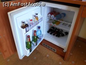 [P11] minibar - destul de dotat » foto by silvia tudoran
 - 
<span class="allrVoted glyphicon glyphicon-heart hidden" id="av1011762"></span>
<a class="m-l-10 hidden" id="sv1011762" onclick="voting_Foto_DelVot(,1011762,1971)" role="button">șterge vot <span class="glyphicon glyphicon-remove"></span></a>
<a id="v91011762" class=" c-red"  onclick="voting_Foto_SetVot(1011762)" role="button"><span class="glyphicon glyphicon-heart-empty"></span> <b>LIKE</b> = Votează poza</a> <img class="hidden"  id="f1011762W9" src="/imagini/loader.gif" border="0" /><span class="AjErrMes hidden" id="e1011762ErM"></span>