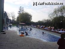 [P18] Perla Hotel - piscinele exterioare marginite de sezlonguri, in fundal se observa spatiul de joaca pentru copii » foto by sunflower
 - 
<span class="allrVoted glyphicon glyphicon-heart hidden" id="av310162"></span>
<a class="m-l-10 hidden" id="sv310162" onclick="voting_Foto_DelVot(,310162,2014)" role="button">șterge vot <span class="glyphicon glyphicon-remove"></span></a>
<a id="v9310162" class=" c-red"  onclick="voting_Foto_SetVot(310162)" role="button"><span class="glyphicon glyphicon-heart-empty"></span> <b>LIKE</b> = Votează poza</a> <img class="hidden"  id="f310162W9" src="/imagini/loader.gif" border="0" /><span class="AjErrMes hidden" id="e310162ErM"></span>