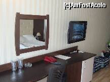 [P03] LCD diagonala normala, TOSHIBA, generatie noua, 3 posturi romanesti + inca 2 de muzica romaneasca. Minibar, oglinda, telefon cu acces international. In camere se putea fuma, au instalatie de stingere a incendiilor dar a fost oprita pe perioada sejurului de Revelion. Multe spoturi si spotulete. » foto by adriana34
 - 
<span class="allrVoted glyphicon glyphicon-heart hidden" id="av286941"></span>
<a class="m-l-10 hidden" id="sv286941" onclick="voting_Foto_DelVot(,286941,2141)" role="button">șterge vot <span class="glyphicon glyphicon-remove"></span></a>
<a id="v9286941" class=" c-red"  onclick="voting_Foto_SetVot(286941)" role="button"><span class="glyphicon glyphicon-heart-empty"></span> <b>LIKE</b> = Votează poza</a> <img class="hidden"  id="f286941W9" src="/imagini/loader.gif" border="0" /><span class="AjErrMes hidden" id="e286941ErM"></span>