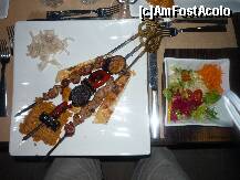 [P113] CDC - A La Carte - Restaurantul Horizon, felul doi, frigarui din carne de vitel cu garnitura si salata. » foto by Horia
 - 
<span class="allrVoted glyphicon glyphicon-heart hidden" id="av152327"></span>
<a class="m-l-10 hidden" id="sv152327" onclick="voting_Foto_DelVot(,152327,2171)" role="button">șterge vot <span class="glyphicon glyphicon-remove"></span></a>
<a id="v9152327" class=" c-red"  onclick="voting_Foto_SetVot(152327)" role="button"><span class="glyphicon glyphicon-heart-empty"></span> <b>LIKE</b> = Votează poza</a> <img class="hidden"  id="f152327W9" src="/imagini/loader.gif" border="0" /><span class="AjErrMes hidden" id="e152327ErM"></span>