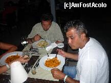 [P123] CDC - A La Carte - Restaurantul Farina, baietii din gasca mancand paste. Cele din prim plan fiind foarte condimentate. » foto by Horia
 - 
<span class="allrVoted glyphicon glyphicon-heart hidden" id="av152337"></span>
<a class="m-l-10 hidden" id="sv152337" onclick="voting_Foto_DelVot(,152337,2171)" role="button">șterge vot <span class="glyphicon glyphicon-remove"></span></a>
<a id="v9152337" class=" c-red"  onclick="voting_Foto_SetVot(152337)" role="button"><span class="glyphicon glyphicon-heart-empty"></span> <b>LIKE</b> = Votează poza</a> <img class="hidden"  id="f152337W9" src="/imagini/loader.gif" border="0" /><span class="AjErrMes hidden" id="e152337ErM"></span>