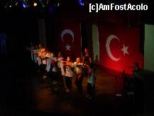 [P137] CDC - Amfiteatru - Spectacolul din seara turceasca. » foto by Horia
 - 
<span class="allrVoted glyphicon glyphicon-heart hidden" id="av152351"></span>
<a class="m-l-10 hidden" id="sv152351" onclick="voting_Foto_DelVot(,152351,2171)" role="button">șterge vot <span class="glyphicon glyphicon-remove"></span></a>
<a id="v9152351" class=" c-red"  onclick="voting_Foto_SetVot(152351)" role="button"><span class="glyphicon glyphicon-heart-empty"></span> <b>LIKE</b> = Votează poza</a> <img class="hidden"  id="f152351W9" src="/imagini/loader.gif" border="0" /><span class="AjErrMes hidden" id="e152351ErM"></span>