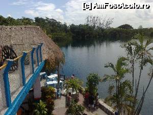 [P24] Poza facuta de pe terasa (de sus). Acest 'Cenote Azul' este defapt un lac pe sub care se gasesc nenumarate 'labirinturi' de rauri termale si in care se fac scufundari (e bine sa veniti cu echipament la voi, nu se inchiriaza asa ceva la fata locului) de neuitat, credeti-ma!!!  » foto by Stele in gene
 - 
<span class="allrVoted glyphicon glyphicon-heart hidden" id="av501019"></span>
<a class="m-l-10 hidden" id="sv501019" onclick="voting_Foto_DelVot(,501019,2210)" role="button">șterge vot <span class="glyphicon glyphicon-remove"></span></a>
<a id="v9501019" class=" c-red"  onclick="voting_Foto_SetVot(501019)" role="button"><span class="glyphicon glyphicon-heart-empty"></span> <b>LIKE</b> = Votează poza</a> <img class="hidden"  id="f501019W9" src="/imagini/loader.gif" border="0" /><span class="AjErrMes hidden" id="e501019ErM"></span>