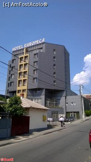 [P01] Hotelul Europeca, văzut de la intersecția străzilor Pietății și Ștefan cel Mare » foto by Costi
 - 
<span class="allrVoted glyphicon glyphicon-heart hidden" id="av785255"></span>
<a class="m-l-10 hidden" id="sv785255" onclick="voting_Foto_DelVot(,785255,2229)" role="button">șterge vot <span class="glyphicon glyphicon-remove"></span></a>
<a id="v9785255" class=" c-red"  onclick="voting_Foto_SetVot(785255)" role="button"><span class="glyphicon glyphicon-heart-empty"></span> <b>LIKE</b> = Votează poza</a> <img class="hidden"  id="f785255W9" src="/imagini/loader.gif" border="0" /><span class="AjErrMes hidden" id="e785255ErM"></span>