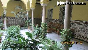 P20 [FEB-2015] Frumoasele cladiri ale Sevillei; patio intr-o locuinta privata, a carei usa de la intrare era deschisa