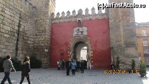 [P25] Real Alcazar; Puerta del Leon » foto by crismis
 - 
<span class="allrVoted glyphicon glyphicon-heart hidden" id="av600122"></span>
<a class="m-l-10 hidden" id="sv600122" onclick="voting_Foto_DelVot(,600122,2251)" role="button">șterge vot <span class="glyphicon glyphicon-remove"></span></a>
<a id="v9600122" class=" c-red"  onclick="voting_Foto_SetVot(600122)" role="button"><span class="glyphicon glyphicon-heart-empty"></span> <b>LIKE</b> = Votează poza</a> <img class="hidden"  id="f600122W9" src="/imagini/loader.gif" border="0" /><span class="AjErrMes hidden" id="e600122ErM"></span>