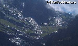 [P11] O parte din ghețarii muntelui Wettehorn văzuți din partea vestică a satului Grindelwald din Alpii Bernezi, Elveția.  » foto by traian.leuca †
 - 
<span class="allrVoted glyphicon glyphicon-heart hidden" id="av594829"></span>
<a class="m-l-10 hidden" id="sv594829" onclick="voting_Foto_DelVot(,594829,2252)" role="button">șterge vot <span class="glyphicon glyphicon-remove"></span></a>
<a id="v9594829" class=" c-red"  onclick="voting_Foto_SetVot(594829)" role="button"><span class="glyphicon glyphicon-heart-empty"></span> <b>LIKE</b> = Votează poza</a> <img class="hidden"  id="f594829W9" src="/imagini/loader.gif" border="0" /><span class="AjErrMes hidden" id="e594829ErM"></span>