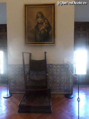 [P12] o sala de odihna pentru rege, deosebit de modesta.  » foto by amero
 - 
<span class="allrVoted glyphicon glyphicon-heart hidden" id="av606912"></span>
<a class="m-l-10 hidden" id="sv606912" onclick="voting_Foto_DelVot(,606912,2253)" role="button">șterge vot <span class="glyphicon glyphicon-remove"></span></a>
<a id="v9606912" class=" c-red"  onclick="voting_Foto_SetVot(606912)" role="button"><span class="glyphicon glyphicon-heart-empty"></span> <b>LIKE</b> = Votează poza</a> <img class="hidden"  id="f606912W9" src="/imagini/loader.gif" border="0" /><span class="AjErrMes hidden" id="e606912ErM"></span>