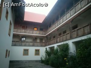 [P03] Vila Bârsana - curte » foto by calator2000
 - 
<span class="allrVoted glyphicon glyphicon-heart hidden" id="av1313520"></span>
<a class="m-l-10 hidden" id="sv1313520" onclick="voting_Foto_DelVot(,1313520,2299)" role="button">șterge vot <span class="glyphicon glyphicon-remove"></span></a>
<a id="v91313520" class=" c-red"  onclick="voting_Foto_SetVot(1313520)" role="button"><span class="glyphicon glyphicon-heart-empty"></span> <b>LIKE</b> = Votează poza</a> <img class="hidden"  id="f1313520W9" src="/imagini/loader.gif" border="0" /><span class="AjErrMes hidden" id="e1313520ErM"></span>